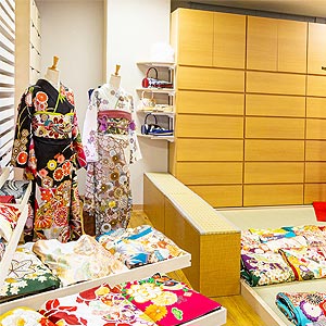 宮島ウエディングフォトのお好みの衣裳を選ぶ