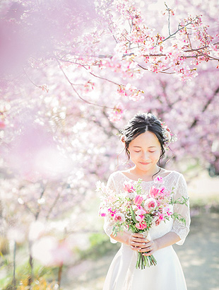 桜フォト洋装前撮り　浜松のフォトスタジオ「シアスタイル」のおすすめポーズ
