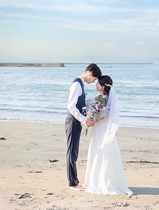 結婚式の前撮りロケフォトの海おすすめポーズ