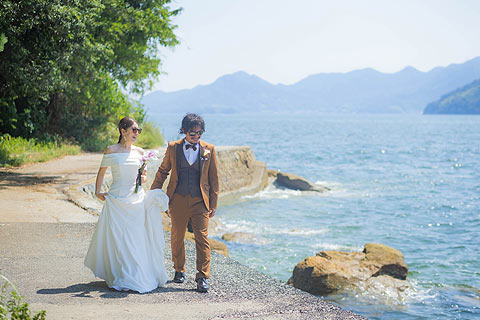 結婚式ロケーションフォト海で前撮り撮影02