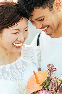 結婚式ロケーションフォト海で前撮り撮影03