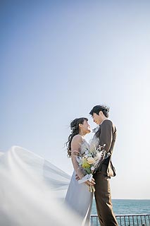 結婚式ロケーションフォト海で前撮り撮影04