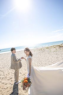 結婚式ロケーションフォト海で前撮り撮影10