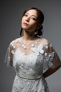 フォトスタジオでシンプルウエディングフォト撮影04