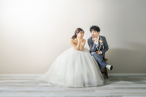 フォトスタジオでシンプルウエディングフォト撮影09